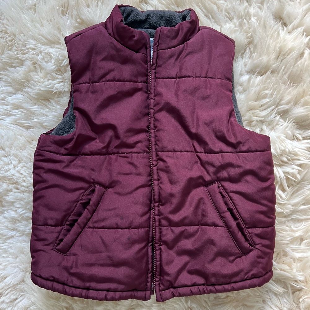 Janie and Jack Child Vest.
Size 4
Color Maroon